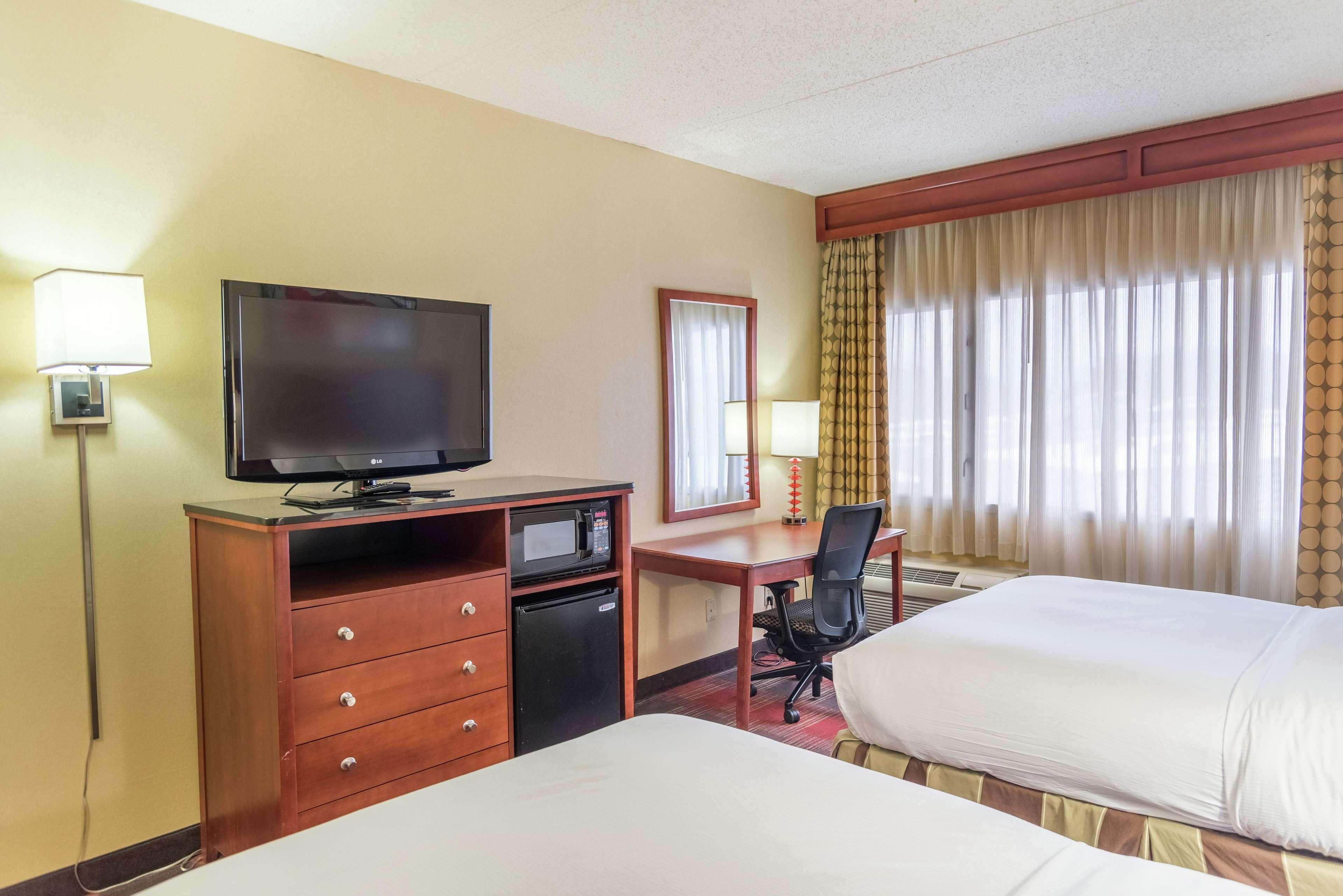 Doubletree By Hilton Holland Hotel Eksteriør billede