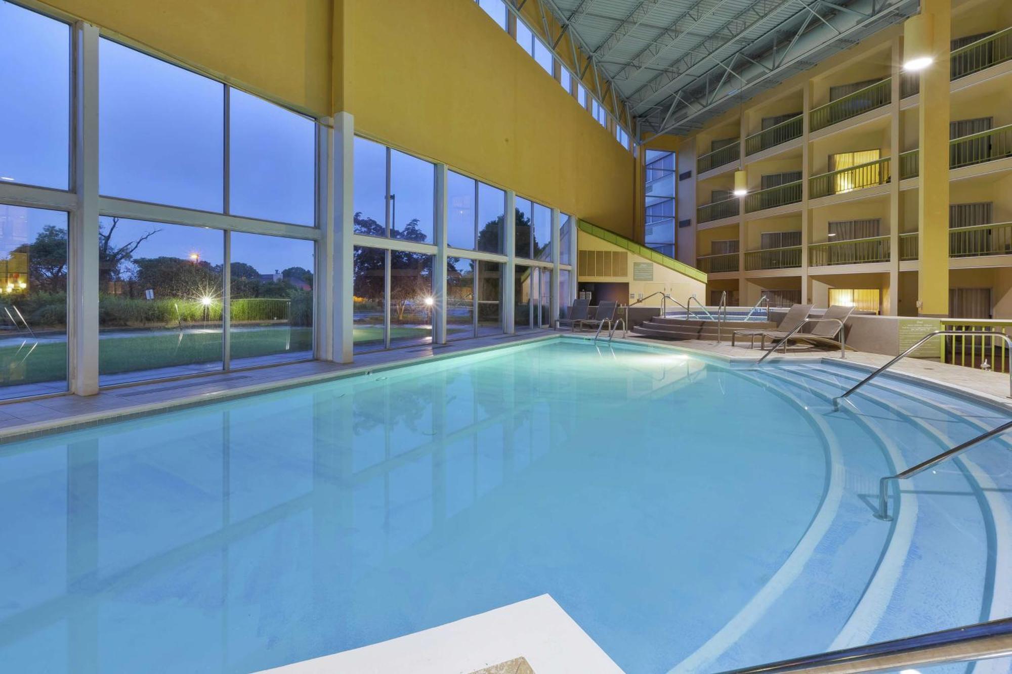 Doubletree By Hilton Holland Hotel Eksteriør billede